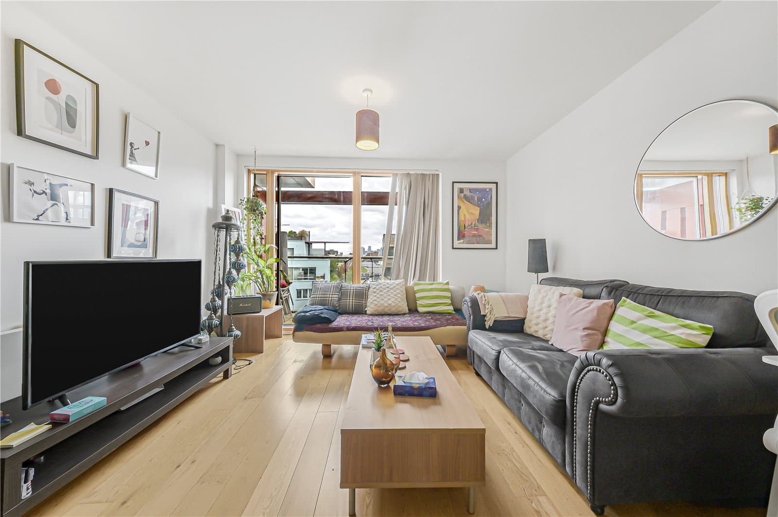 Elephant and Castle, London, SE17 3BU