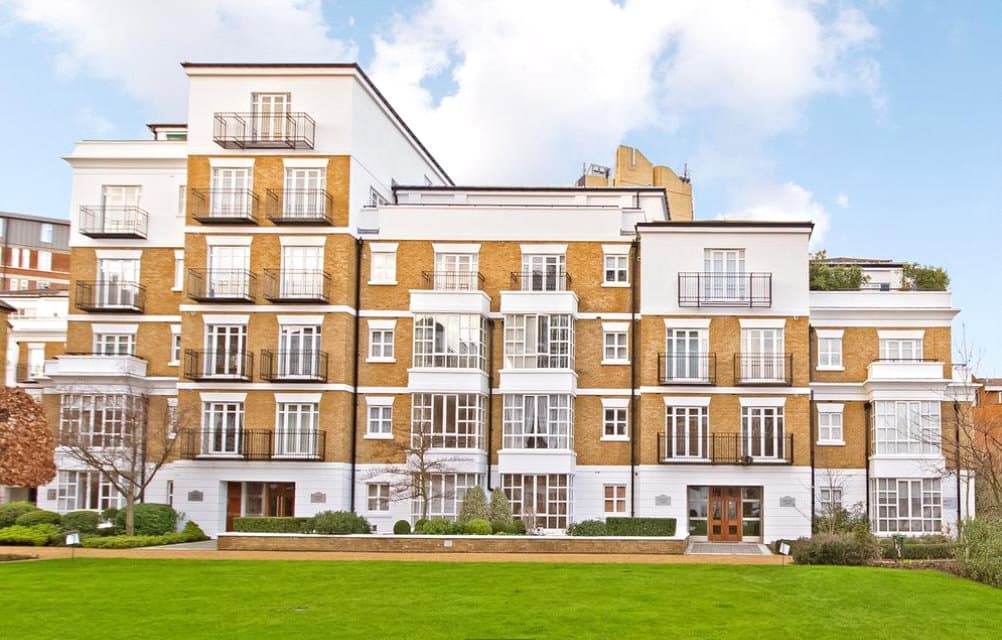 Abbots Walk, London, W8 5UN