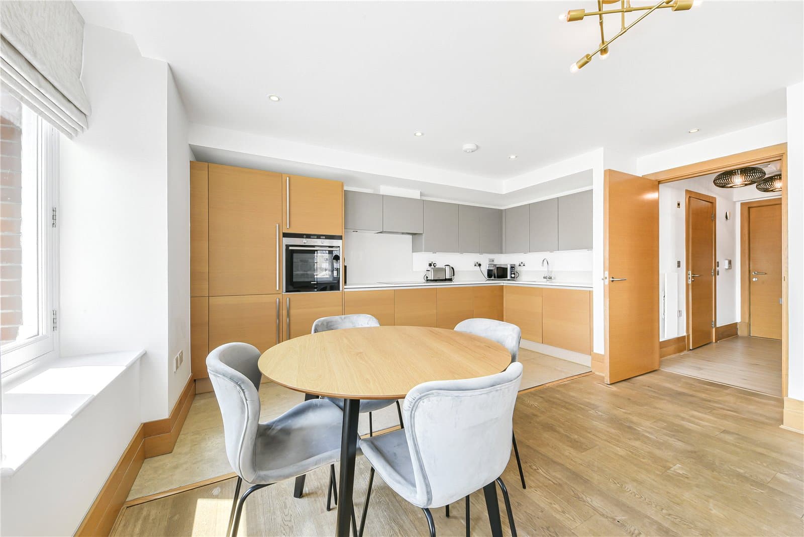 Leman Street, London, E1 8GH