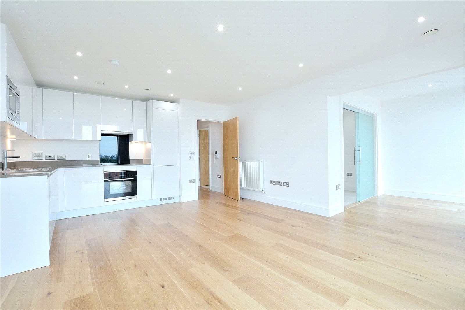 12 High Street, London, E15 2GT