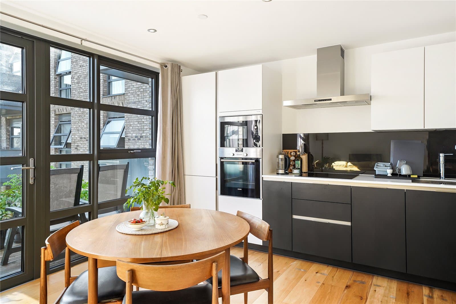 6 Pages Walk, London, SE1 4GU