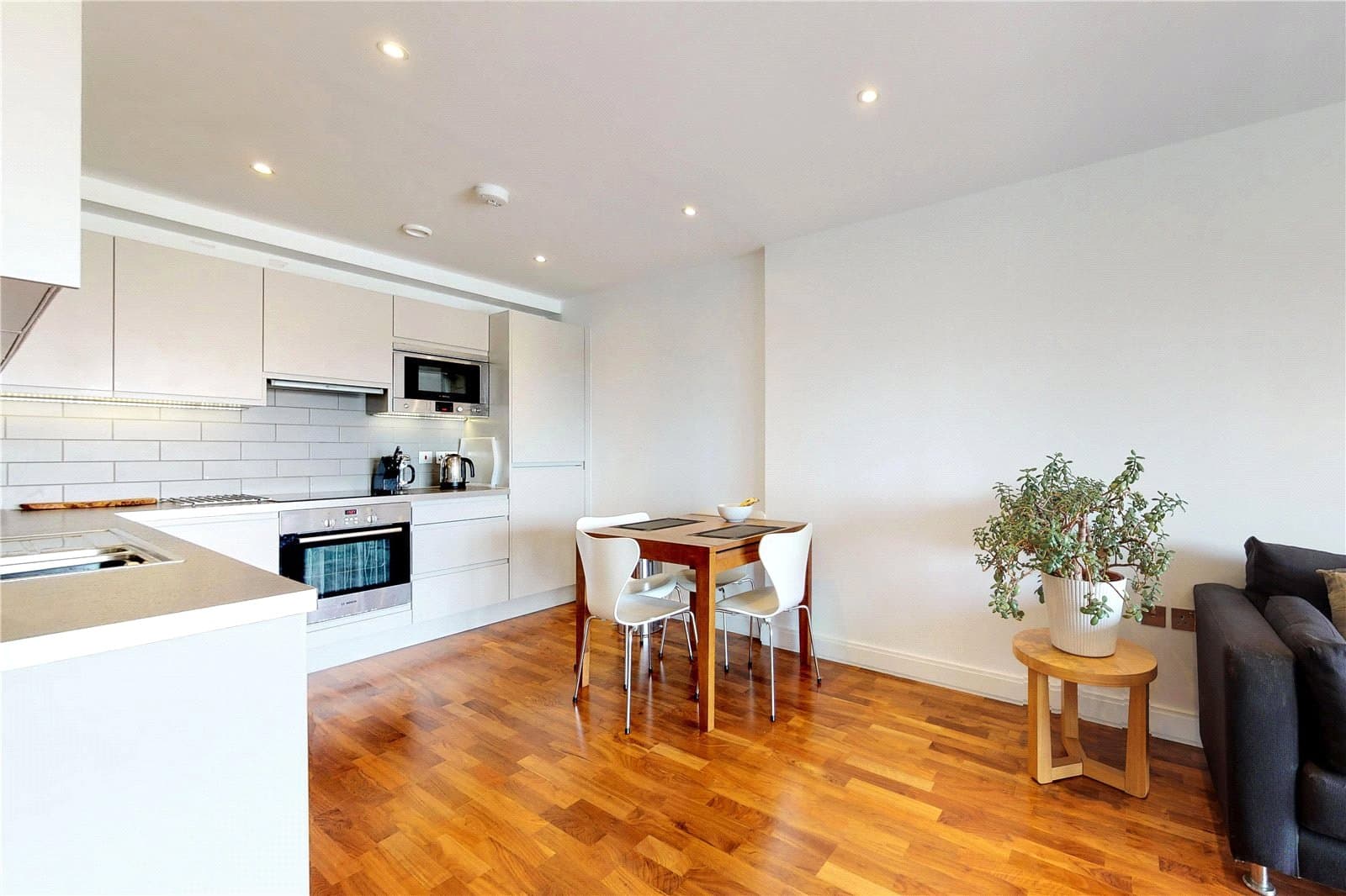 4 Holman Road, London, SW11 3PG