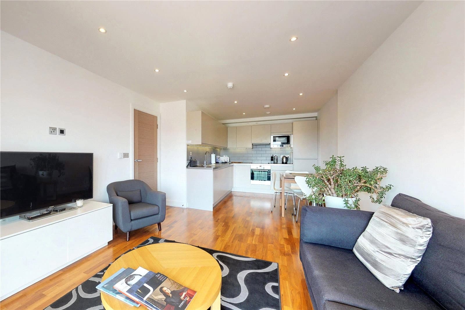 4 Holman Road, London, SW11 3PG
