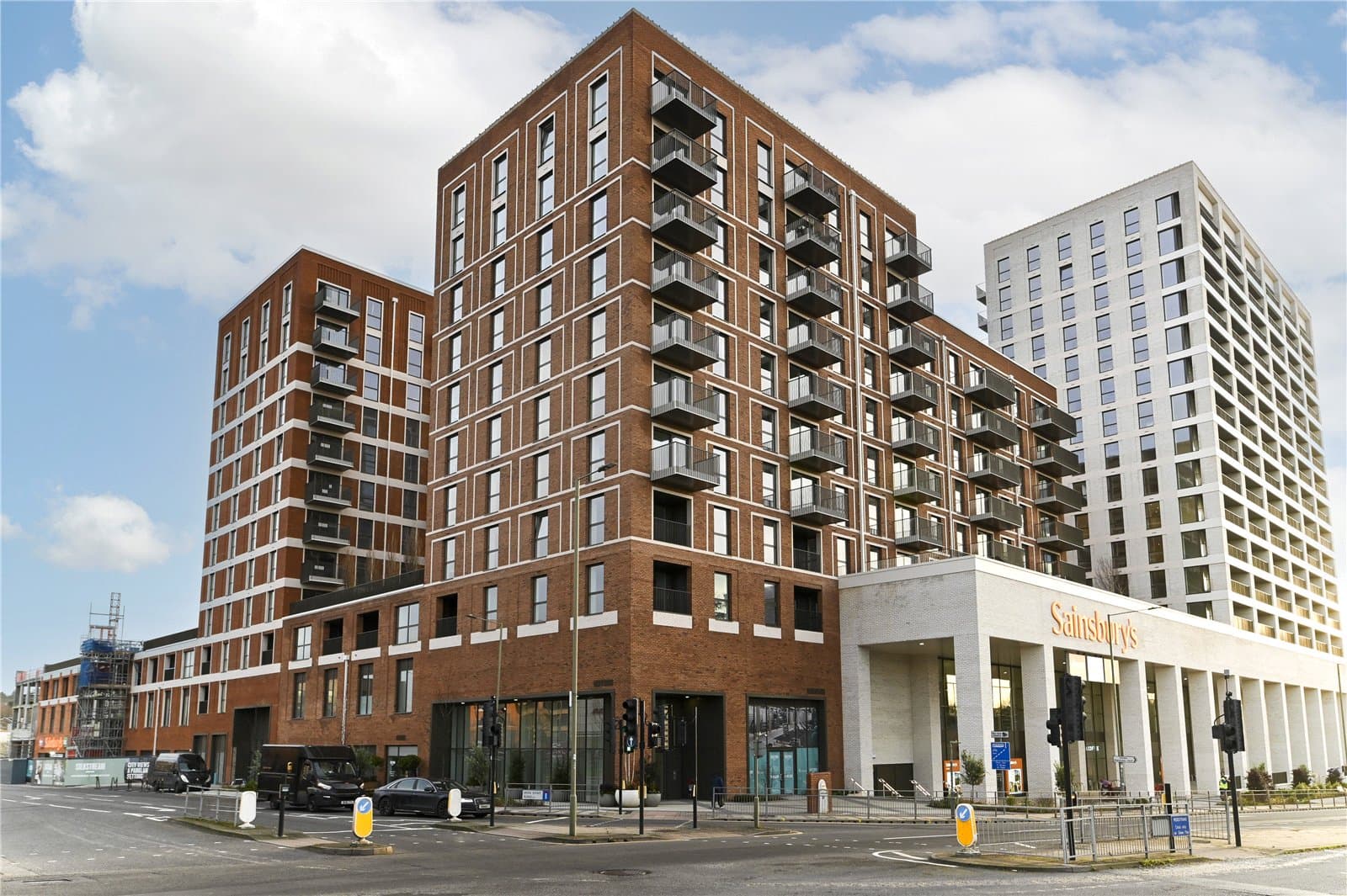 1 Henshaw Parade, Hendon, London, NW9 6GG