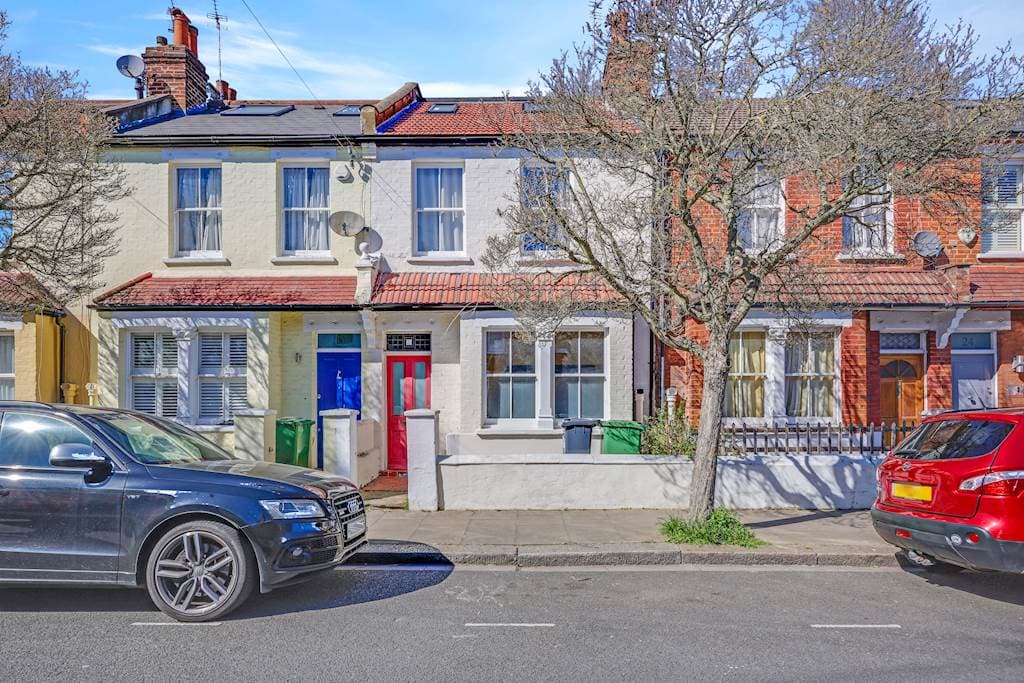 Claxton Grove, London, W6 8HF