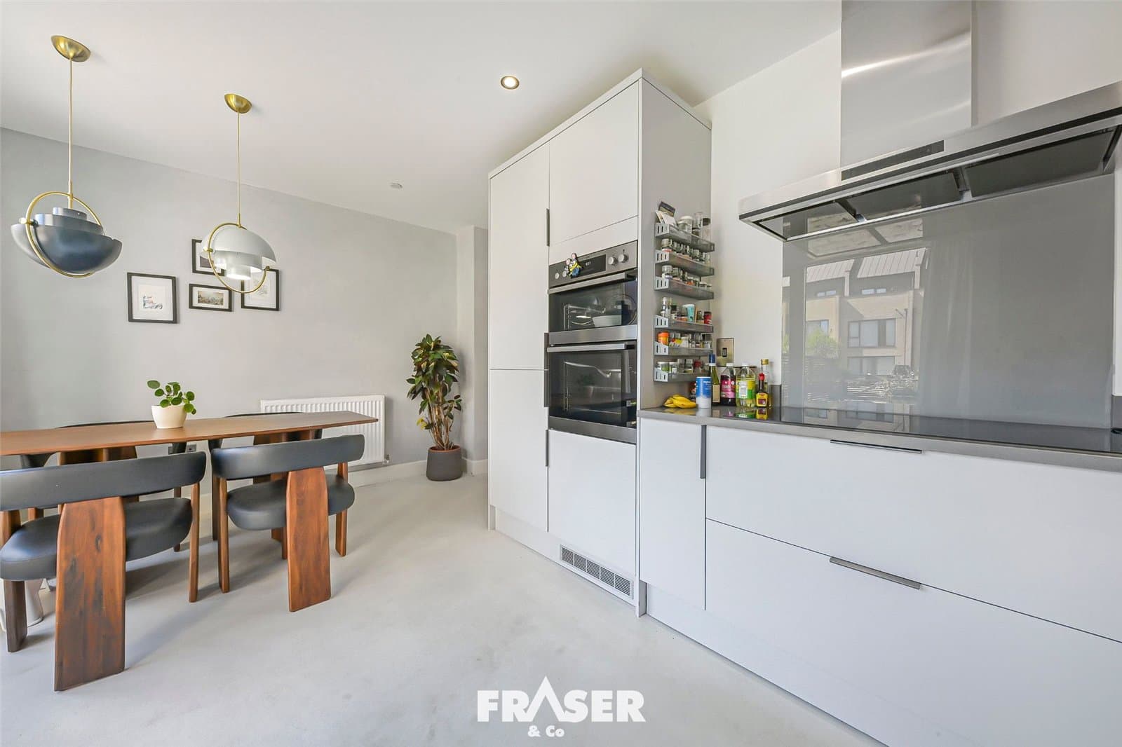 India Way, Mill Hill, Barnet, NW7 1TX